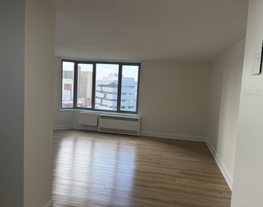 Broadway, Unit E7h - Photo Thumbnail 2