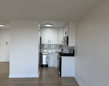 Broadway, Unit E7h - Photo Thumbnail 1