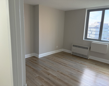 Broadway, Unit E7h - Photo Thumbnail 3