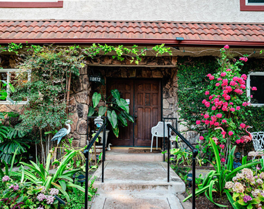 10872 Kings Road - Photo Thumbnail 2
