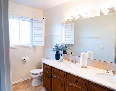 10872 Kings Road - Photo Thumbnail 10