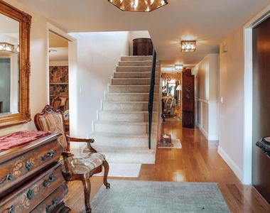 10872 Kings Road - Photo Thumbnail 3