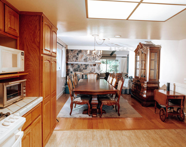 10872 Kings Road - Photo Thumbnail 5