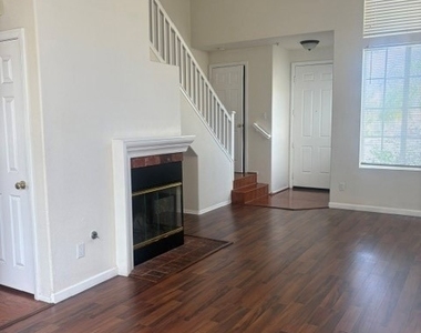 464 Middlebury Court - Photo Thumbnail 2