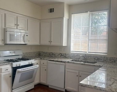 464 Middlebury Court - Photo Thumbnail 3