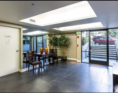 1819 Holmby Avenue - Photo Thumbnail 12