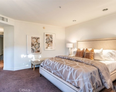 1819 Holmby Avenue - Photo Thumbnail 13