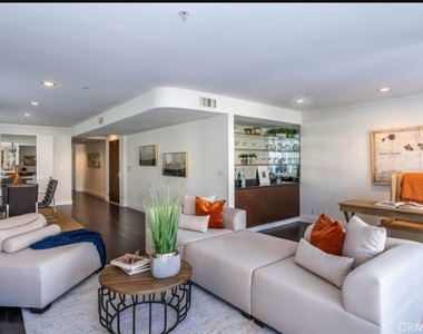 1819 Holmby Avenue - Photo Thumbnail 1