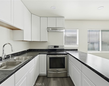 702 Walnut Street - Photo Thumbnail 3