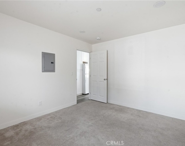 702 Walnut Street - Photo Thumbnail 5