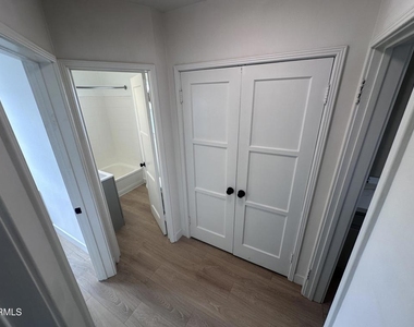 1424 E Wilson Avenue - Photo Thumbnail 3
