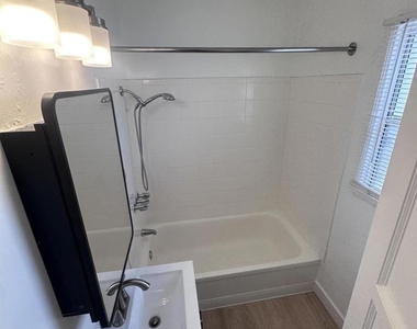 1424 E Wilson Avenue - Photo Thumbnail 5