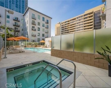 645 W 9th Street - Photo Thumbnail 15