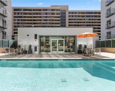 645 W 9th Street - Photo Thumbnail 14