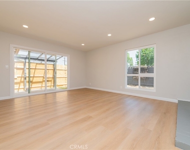 3202 Montana Avenue - Photo Thumbnail 10