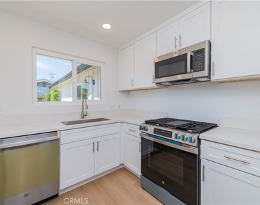 3202 Montana Avenue - Photo Thumbnail 8