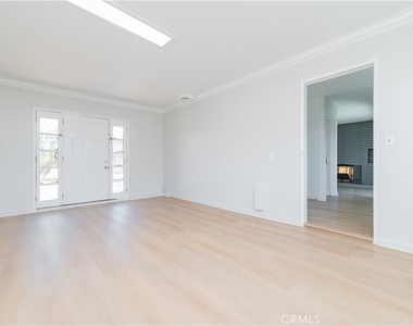 3202 Montana Avenue - Photo Thumbnail 6