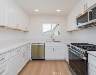 3202 Montana Avenue - Photo Thumbnail 7