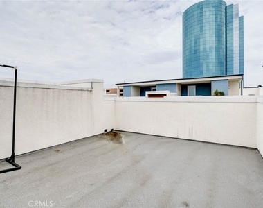 1814 E 1st Street - Photo Thumbnail 30