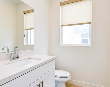 1814 E 1st Street - Photo Thumbnail 15