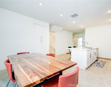 1814 E 1st Street - Photo Thumbnail 9