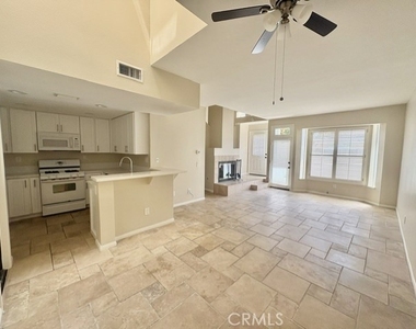 27422 Iris Avenue - Photo Thumbnail 3