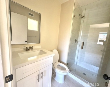 27422 Iris Avenue - Photo Thumbnail 11