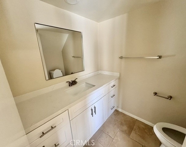 27422 Iris Avenue - Photo Thumbnail 7