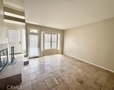 27422 Iris Avenue - Photo Thumbnail 5