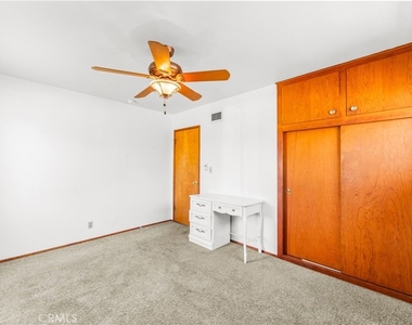 454 N Shattuck Place - Photo Thumbnail 16