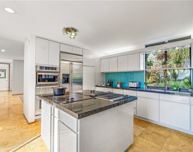 3028 Overhill Drive - Photo Thumbnail 10
