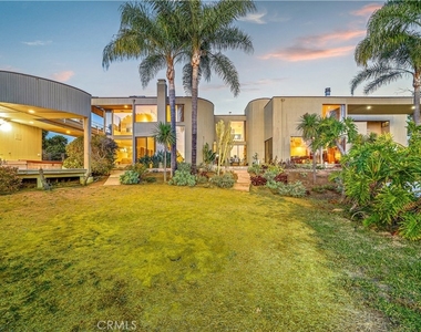 3028 Overhill Drive - Photo Thumbnail 2