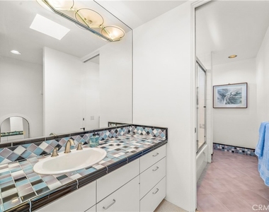 3028 Overhill Drive - Photo Thumbnail 16