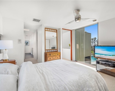 3028 Overhill Drive - Photo Thumbnail 15