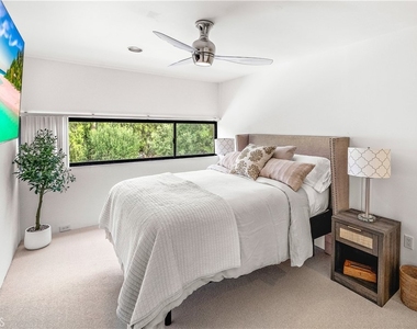 3028 Overhill Drive - Photo Thumbnail 17