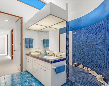 3028 Overhill Drive - Photo Thumbnail 23