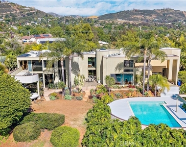 3028 Overhill Drive - Photo Thumbnail 20