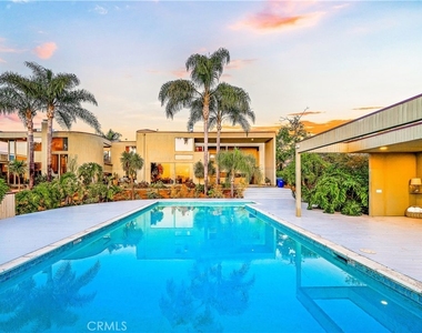 3028 Overhill Drive - Photo Thumbnail 3