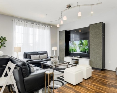 334 Santana Row - Photo Thumbnail 7