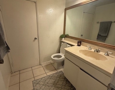 6773 Foxcroft Court - Photo Thumbnail 4