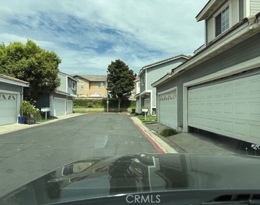 6773 Foxcroft Court - Photo Thumbnail 19
