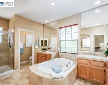 4540 Sweetgale Dr - Photo Thumbnail 24