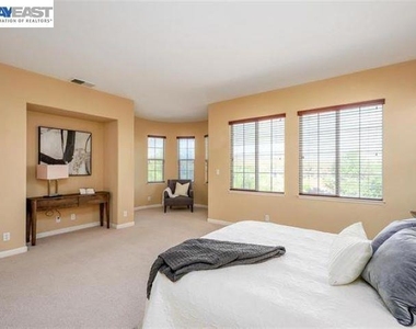 4540 Sweetgale Dr - Photo Thumbnail 20