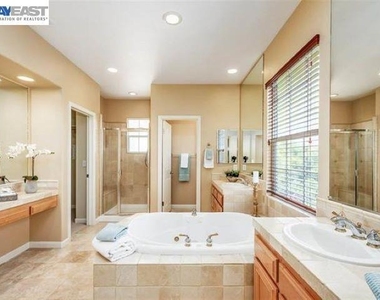 4540 Sweetgale Dr - Photo Thumbnail 23