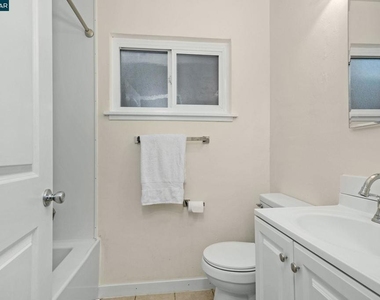 1926 Alcatraz Ave - Photo Thumbnail 8