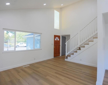 3330 Claudia Drive - Photo Thumbnail 4
