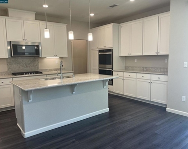 777 Country Club Dr - Photo Thumbnail 2