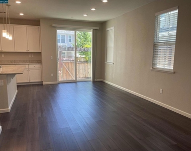 777 Country Club Dr - Photo Thumbnail 6