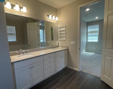 777 Country Club Dr - Photo Thumbnail 15