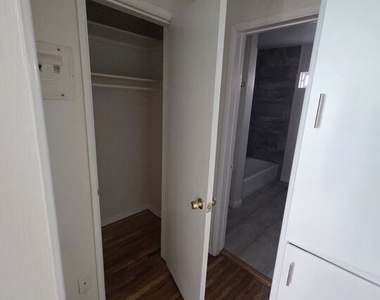 7621 Hampton Avenue - Photo Thumbnail 10
